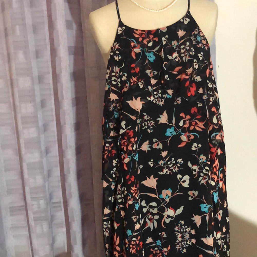 Bcbg maxazria dress nice and flowy size M nwt